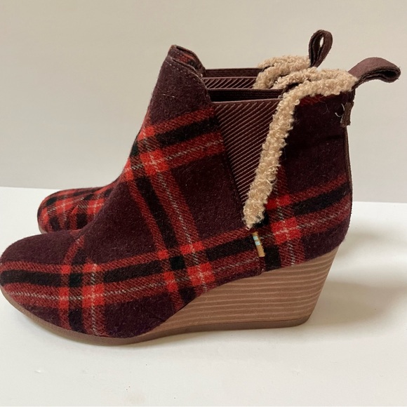 Toms Kelsey Barn Red Plaid Wedge Booties Size 7 - Picture 5 of 15